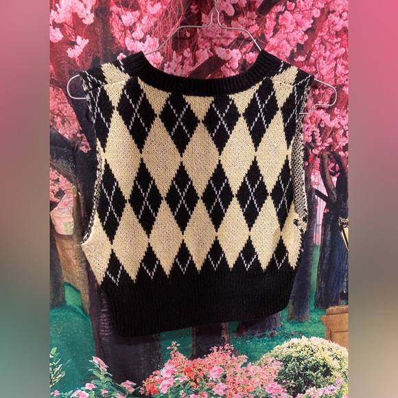 5 Super Cute Crop Tops (Check The Pictures) - Picture 11 of 11